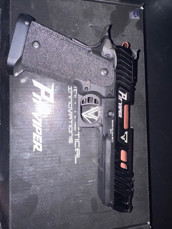 Afbeelding 5 van Army Armament TTI Pit Viper GBB, Begadi Upgrade Version   neuwertig, Zubehör