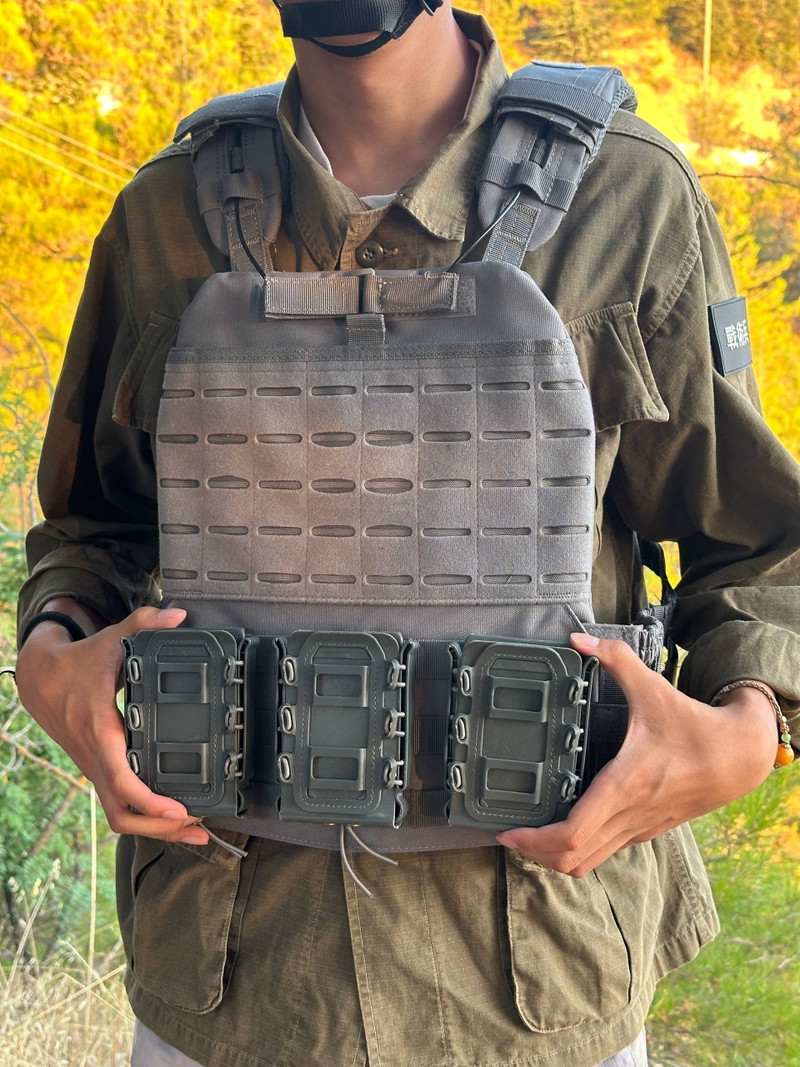 Image 1 for Grey Plate Carrier with 3 7.62mm Magazine Carriers and First Aid Pack