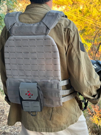 Image 2 for Grey Plate Carrier with 3 7.62mm Magazine Carriers and First Aid Pack