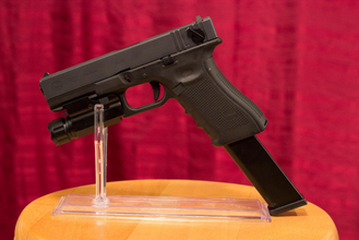 Image for GEZOCHT GLOCK 18C MET EXTENDED MAG / ANDERE PISTOLS MET EXTENDED MAGS MAG OOK!