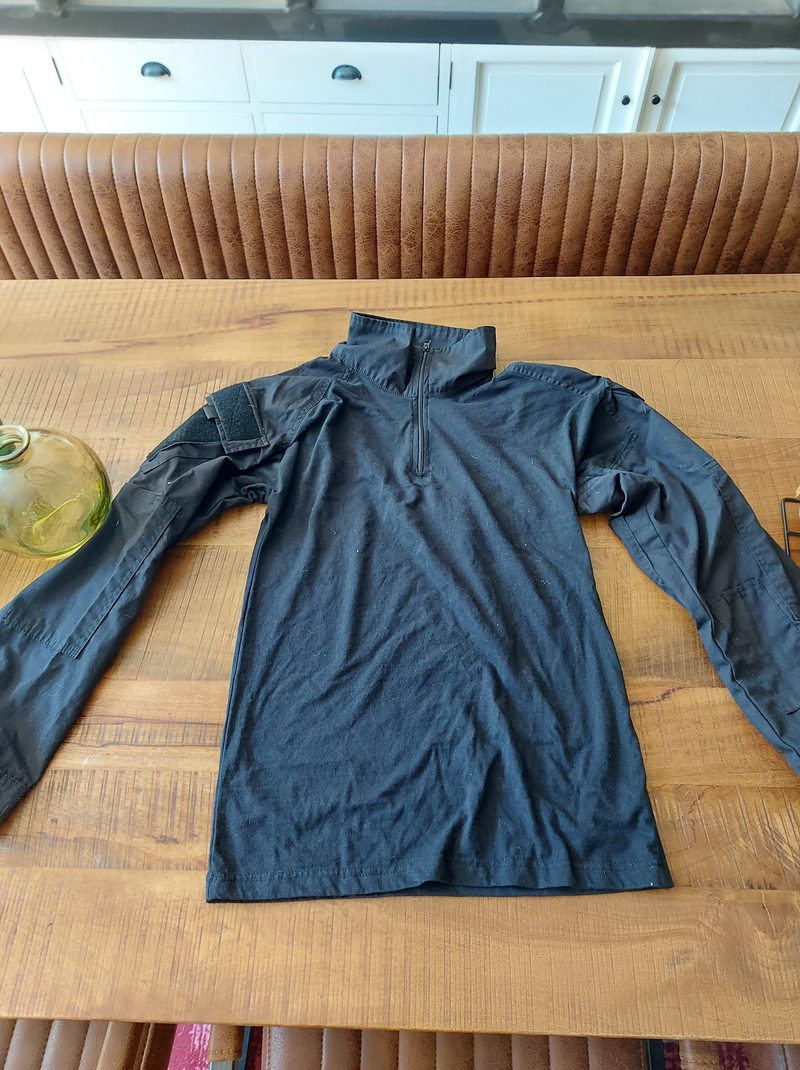Imagen 1 de (Black)broek/combatshirt+kniebeschermers (maat M)