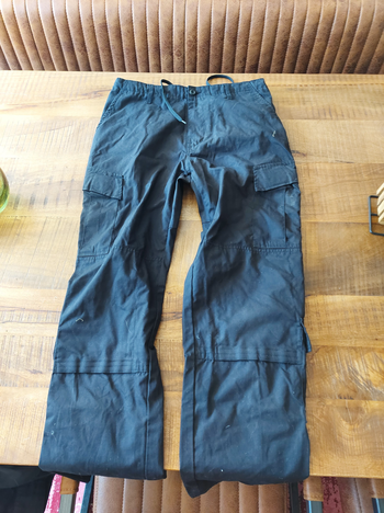 Imagen 2 de (Black)broek/combatshirt+kniebeschermers (maat M)