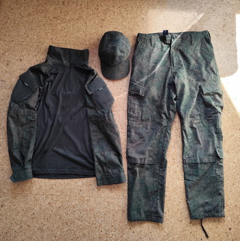 Afbeelding 2 van Volledig uniform in EMR (Russische digital camo) +petje. (Invader Gear)
