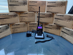 Afbeelding van Nieuwe Baofeng UV-5R portofoons.