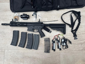 Afbeelding van G&G CM16 RAIDER 2.0 (M4)  incl. 3 midcaps, 1 highcap, 2 batterijen, red-dot sight, sling, draagtas, speedloader.