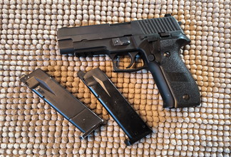 Bild für WE P226 met 2 mags Maple leaf hopup upgrade 1j