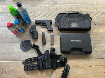 Bild 2 für 2.	Umarex Glock 17 gen 4 GBB + wapenkoffer & holsters + extra's