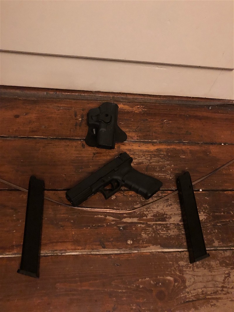 Afbeelding 1 van Glock 18c met 2 verlengde maggs