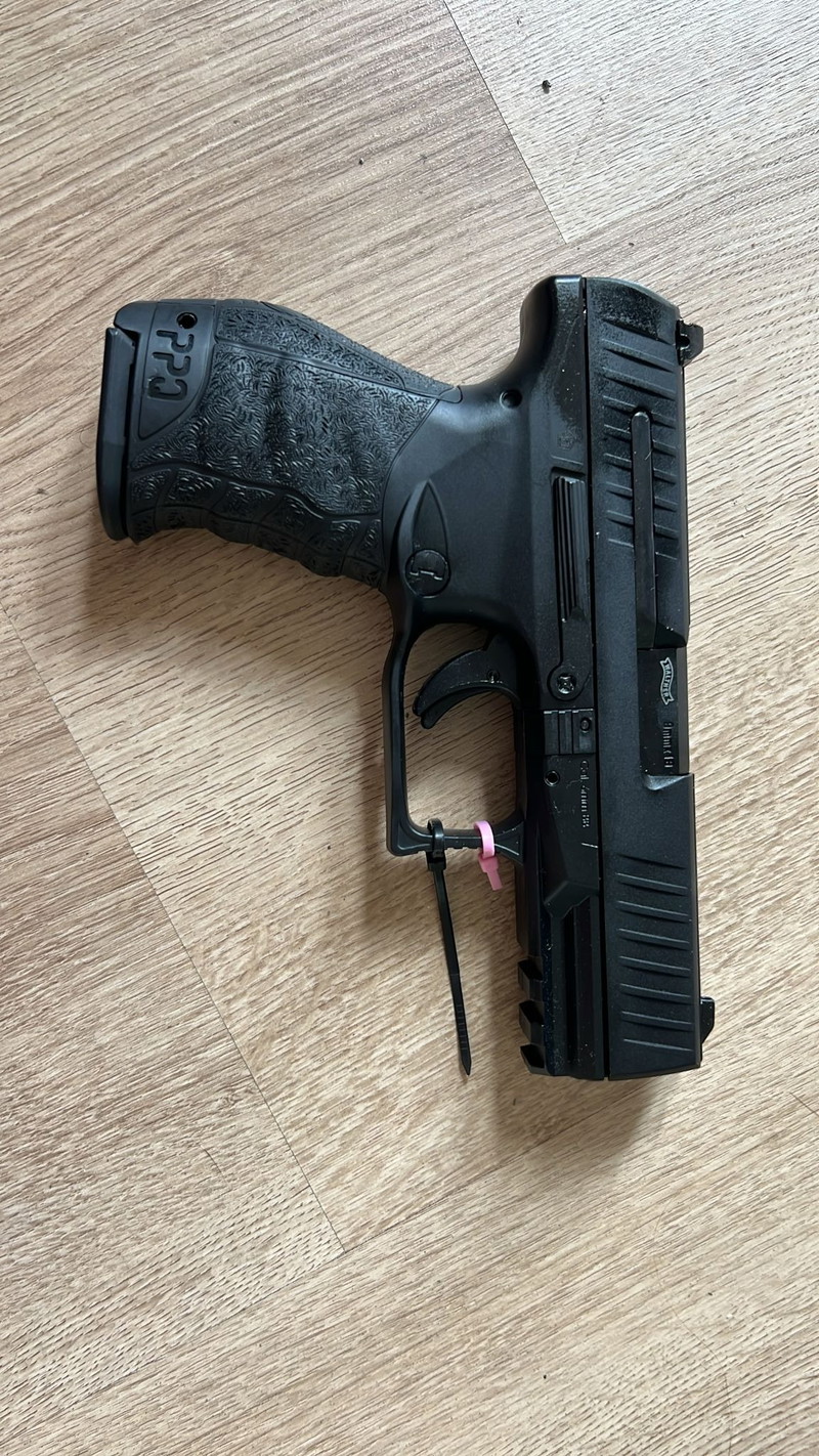 Imagen 1 de Walther PPQ M2 | Black | Umarex + flashlight