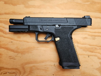 Bild 2 für EMG / Armorer Works - Salient Arms BLU Glock 17 Standard GBB