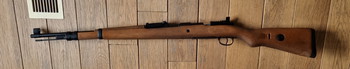 Afbeelding 2 van Double bell spring shell ejecting real wood kar98k