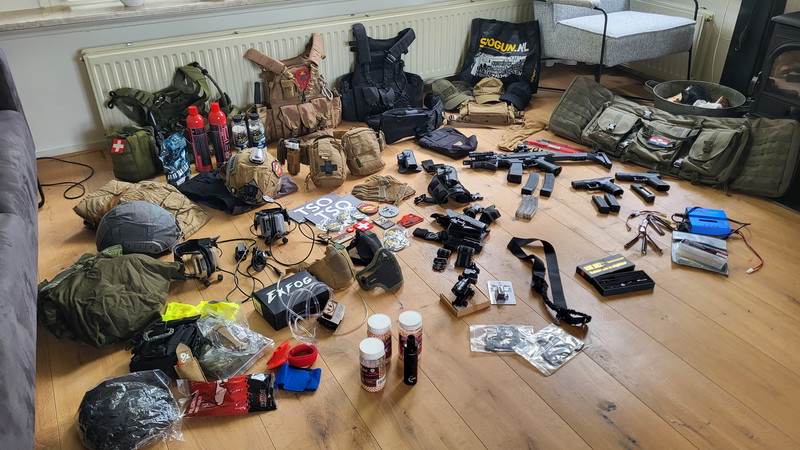 Afbeelding 1 van Complete airsoft set !