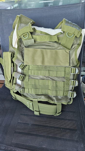 Afbeelding 2 van Groene opsvest met opbergmogelijkheden