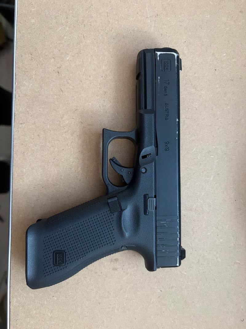 Imagen 1 de Glock 17 gen 5 met 2 holsters