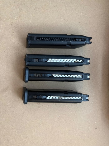 Imagen 2 de Glock 17 gen 5 met 2 holsters