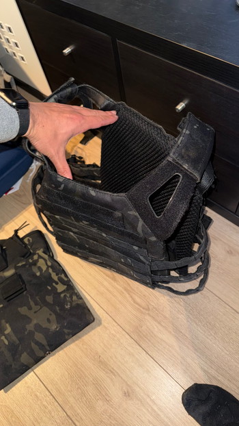 Afbeelding 2 van PLATE CARRIER + DUMP POUCH MULTICAM