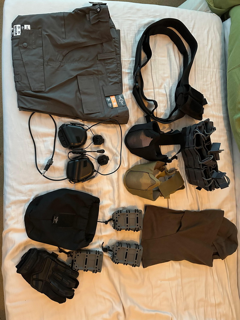 Afbeelding 1 van Airsoft Kleding & Gear Lot