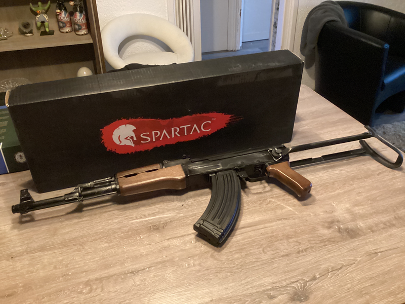 Imagen 1 de AK47S AEG zonder accu geen hout maar plastic en metaal