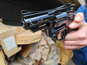 Afbeelding van Dan Wesson 2.5" snubnose revolver + accessories