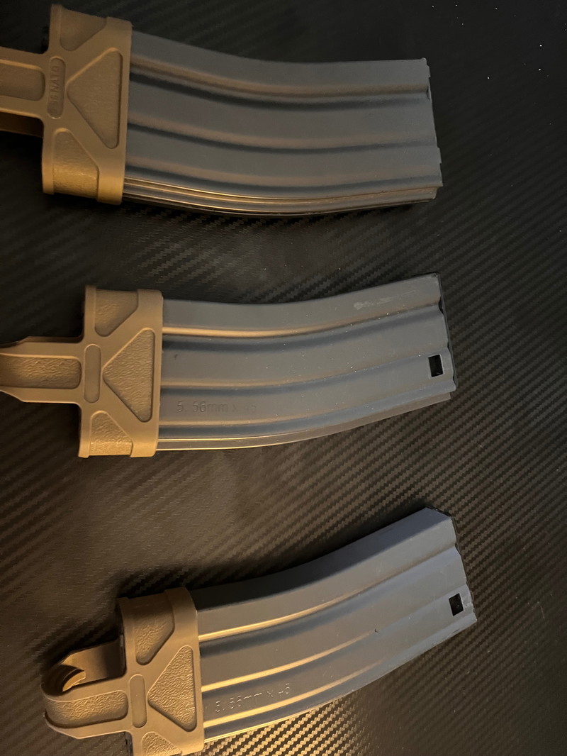 Bild 1 für 3 ijzeren magazijnen m4 plus 2 houders