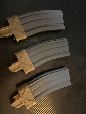 Bild 2 für 3 ijzeren magazijnen m4 plus 2 houders