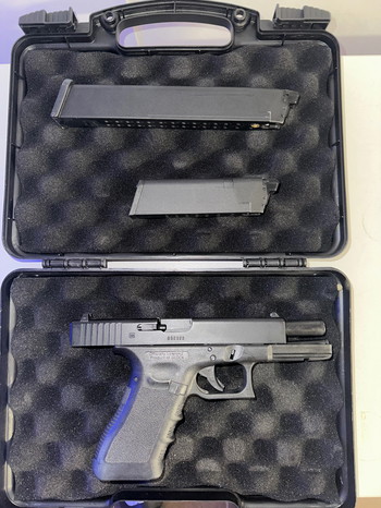 Image 2 pour Umarex Glock 18C Full Auto GBB + 2 mags VS + koffer