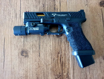 Afbeelding 2 van TTI glock 17 met taran slide en light