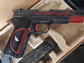 Afbeelding 4 van AW Custom 1911 Deadpool editie - NE2201