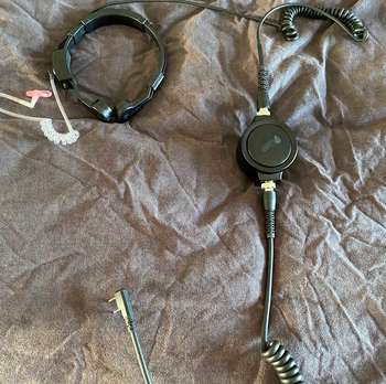 Afbeelding 2 van Code Red Headsets Tactical Throat Mic - Kenwood/Baofeng