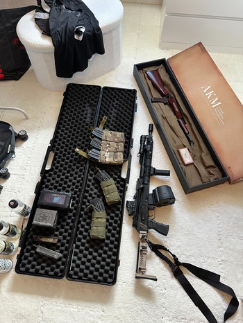 Afbeelding 4 van Custom Tokyo Marui GBB AKM met accessoires