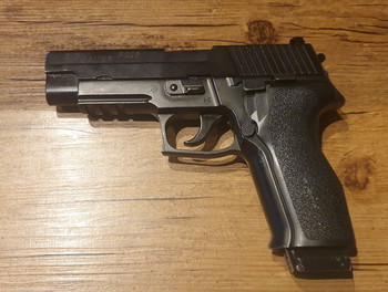 Afbeelding 2 van P226 NITRON CALIFORNIË met F markering  co 2 versie