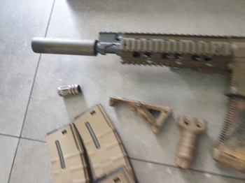 Bild 2 für Ares Amoeba AM-008 M4 met div. accessoires