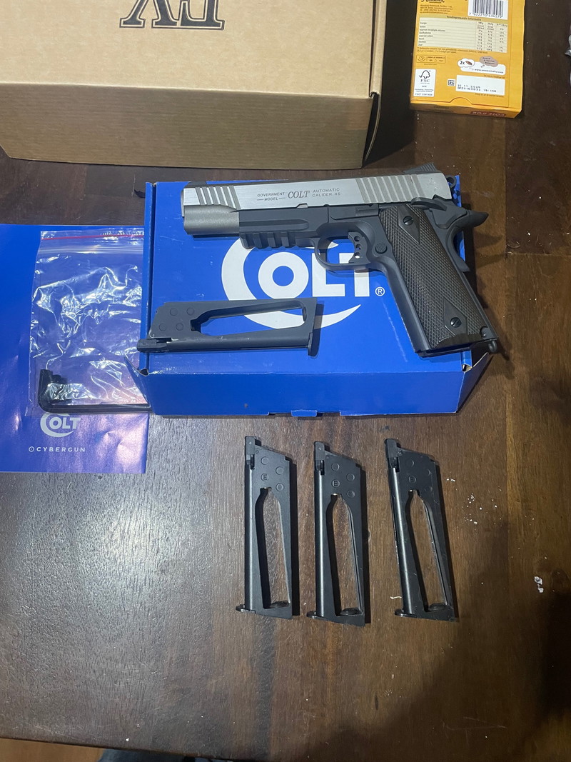 Bild 1 für Cybergun colt 1911 dual tone silver rail gun