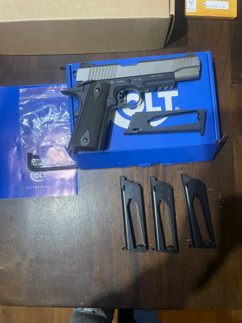 Bild 2 für Cybergun colt 1911 dual tone silver rail gun