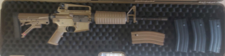 Bild für WE M4A1 Desert + 4 mags + 5 flessen gas