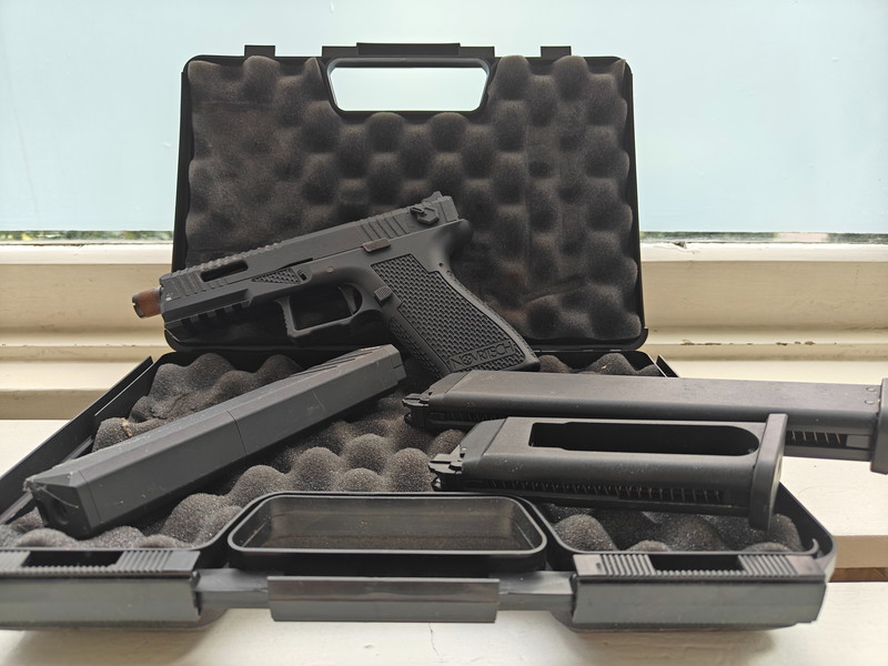 Afbeelding 1 van Novritsch SSP18 with 2 mags and suppresor