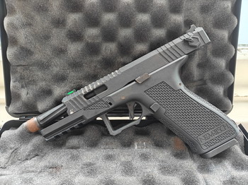 Afbeelding 2 van Novritsch SSP18 with 2 mags and suppresor