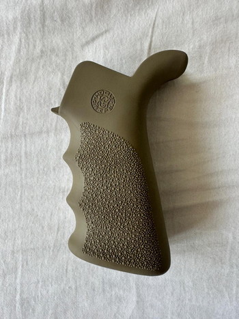 Afbeelding 2 van OverMolded Rubber Beavertail Grip - FDE