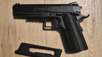 Imagen 2 de Elite Force 1911 Airsoft Pistole GBB CO2 mit Magazin
