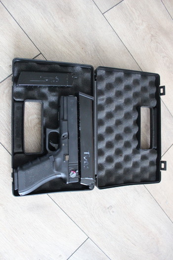 Image 3 for Glock 18C full auto met extended magazine en case