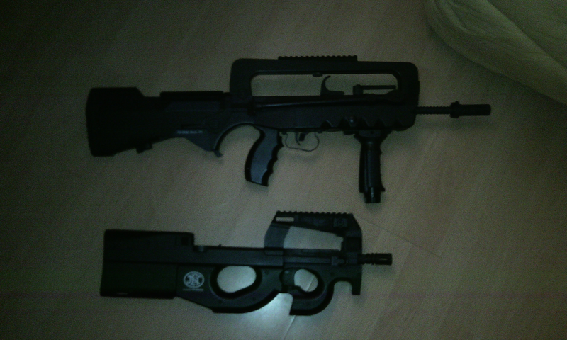 Afbeelding 1 van FAMAS et P90