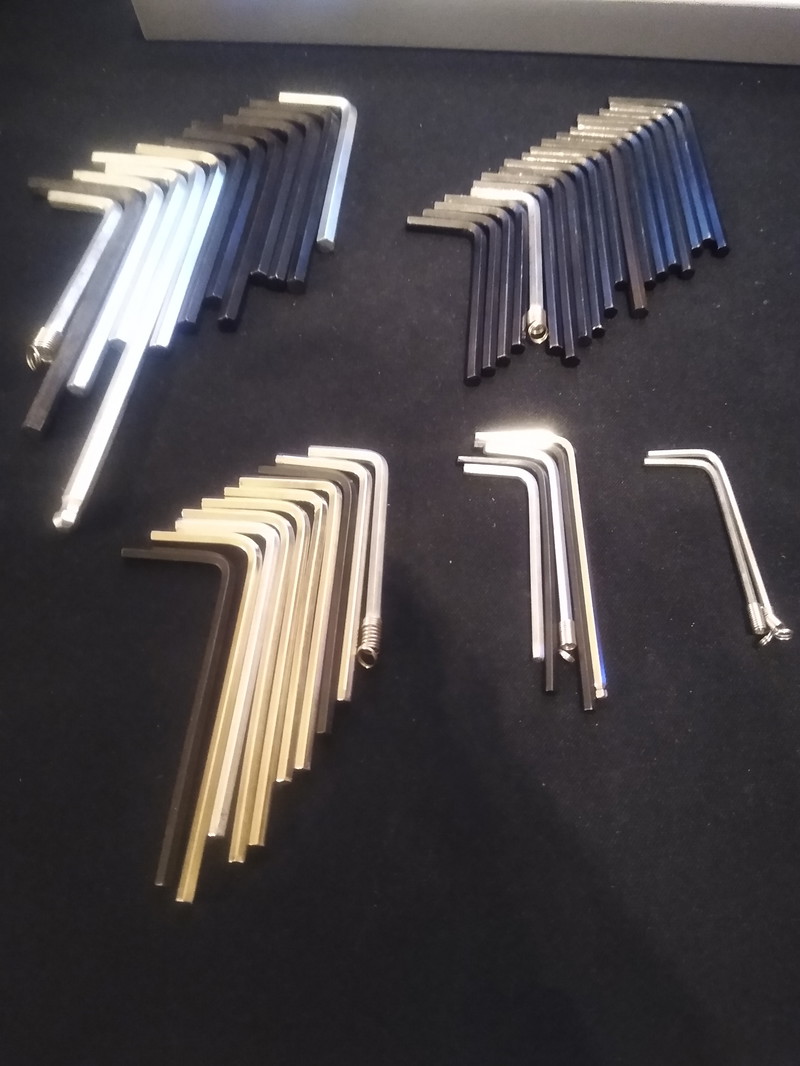 Image 1 for Grote set inbussleutel allen hex key + 3 schroevendraaiers