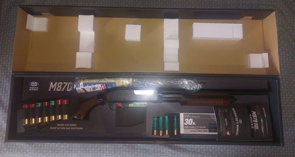 Afbeelding van FR - EN Tokyo Marui M870 Gas shotgun + 11 shells and extra gas tank