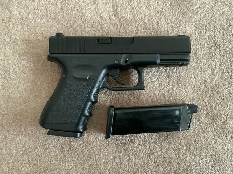 Image 1 for Glock 19 KJW. 2 mags.