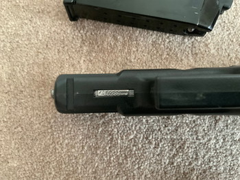 Image 2 for Glock 19 KJW. 2 mags.
