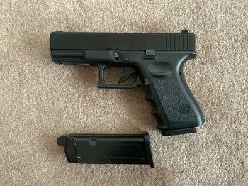 Image 3 for Glock 19 KJW. 2 mags.