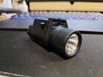 Image 3 for LED Wapenlamp voor pistolen picatinny rail