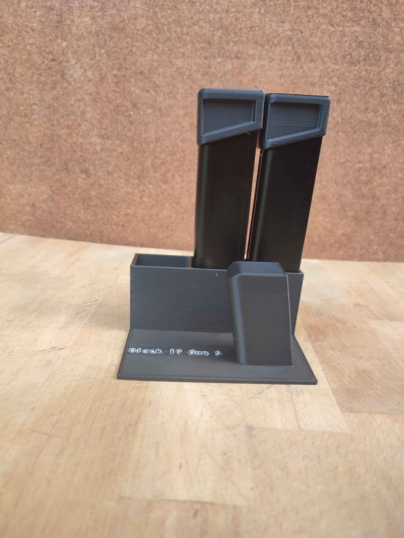 Afbeelding 1 van 3D Printed Glock 17 Pistol & Magazine Display!