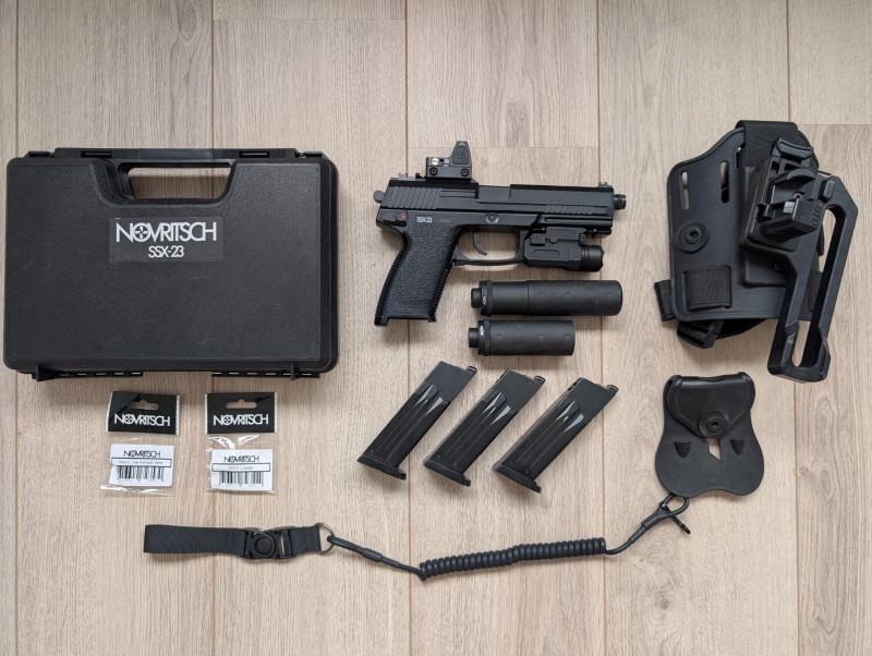 Afbeelding 1 van Complete Novritsch SSX-23 Stealth Loadout | Red Dot, Flashlight, 3 Mags, Dempers & Holster