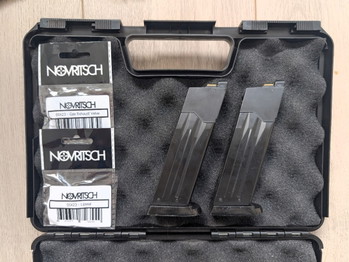 Afbeelding 4 van Complete Novritsch SSX-23 Stealth Loadout | Red Dot, Flashlight, 2 Mags, Dempers & Holster